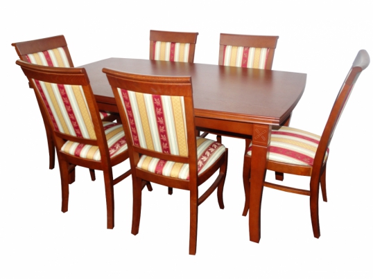Stół w komplecie z krzesłami
